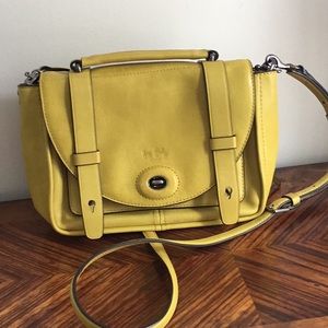 🥰COACH- small crossbody wonderful for travel!